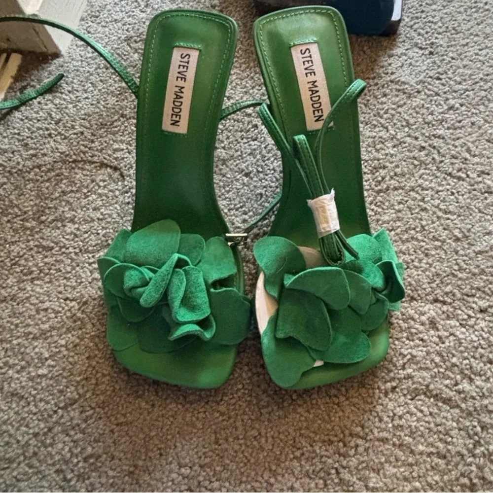 Steve Madden Vibrant Green Floral Heels - Picture 3 of 3